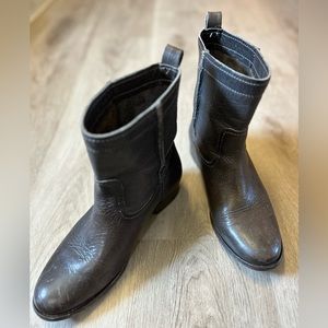 Frye Cara Short Pull-on Roper Boot - Leather color “smoke” - Size 8.5